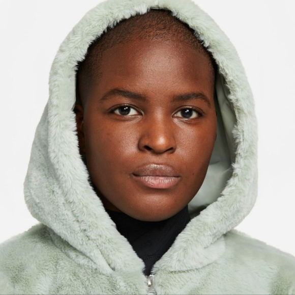 NWT Nike Sportwear Essentials Faux Fur Full Zip Jacket in Grey Haze Size… - Picture 4 of 5